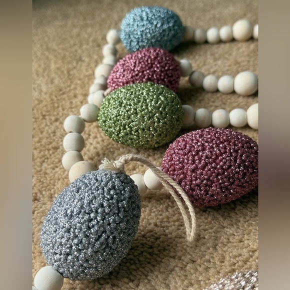 Glitter Easter egg wooden beaded garland - Picture 4 of 5